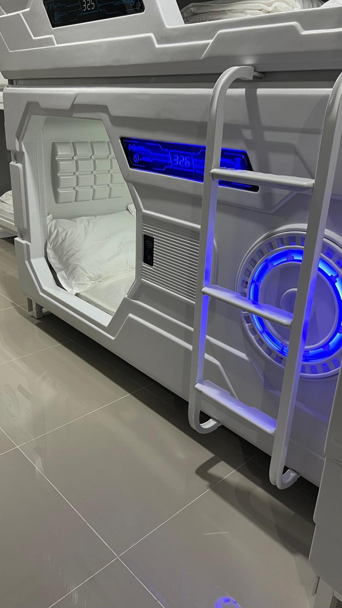 Kiwi Capsule Hotel بانكوك المظهر الخارجي الصورة