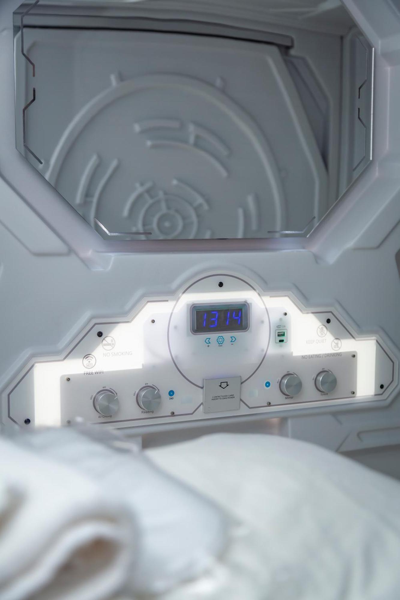 Kiwi Capsule Hotel بانكوك المظهر الخارجي الصورة