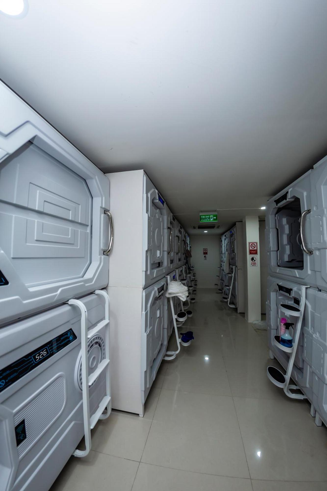 Kiwi Capsule Hotel بانكوك المظهر الخارجي الصورة